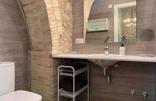 PINTOR MASSANET - Casa de piedra adaptada en LEscala - Foto 12