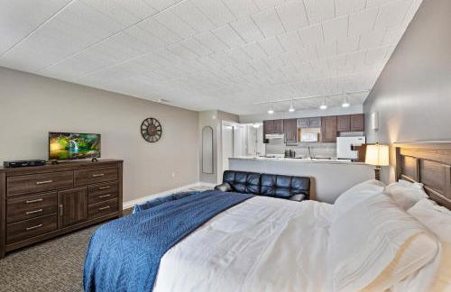 Chic New York Studio with Kitchen - Foto 16