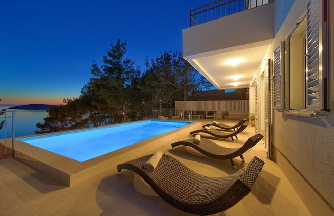 Villa in Cres With Sea Views & Pool - Foto 16