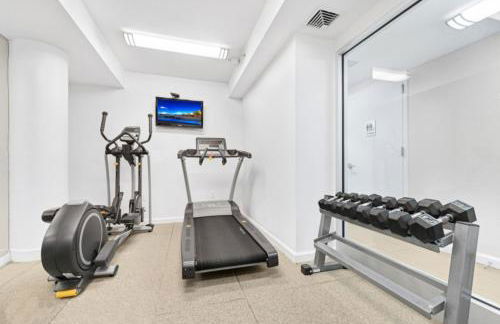 Gorgeous Midtown W 1BR w Gym nr Times Sq NYC-651 - Foto 15