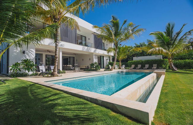 New Lake Front Villa in Golf and Beach Resort - Photo 14