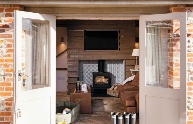 Retreat East - Photo 27