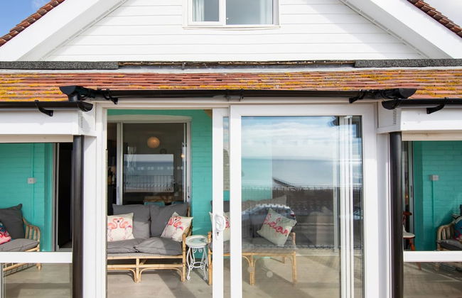 Beautiful Beachfront House wth Balcony Sea Views - Foto 54