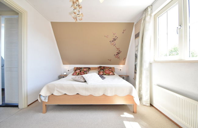 Enticing Holiday Home in Oude With Garden - Foto 8