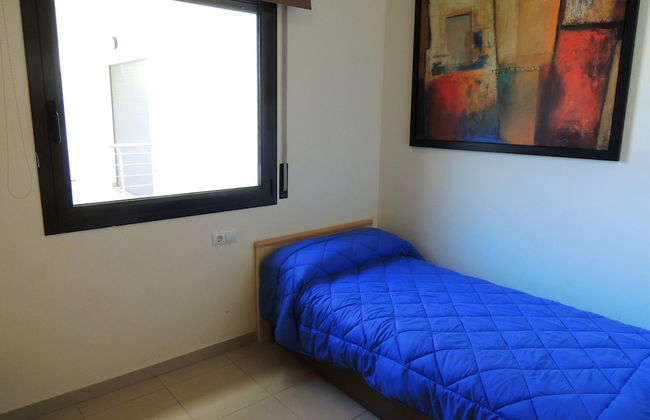 Beachfront Apartment in Roses - Photo 4