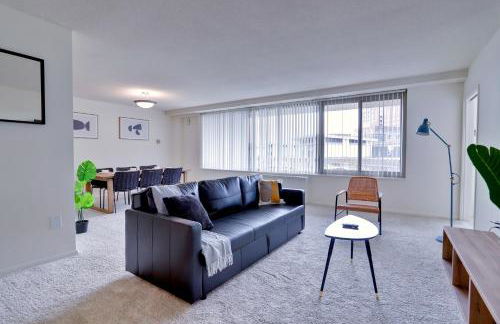 Stylish Apartment Close to National Landing - Photo 8