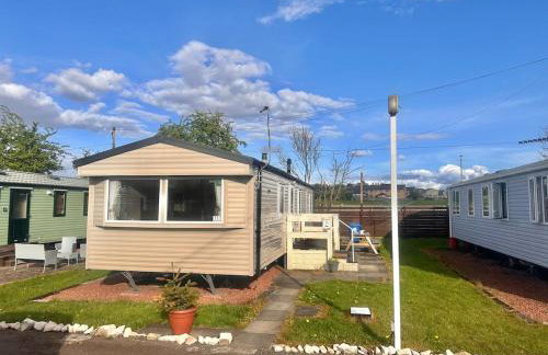 Two Bedroom Willerby Caravan Located in Uddingston, Glasgow at Maryville Caravan Site - Photo 1