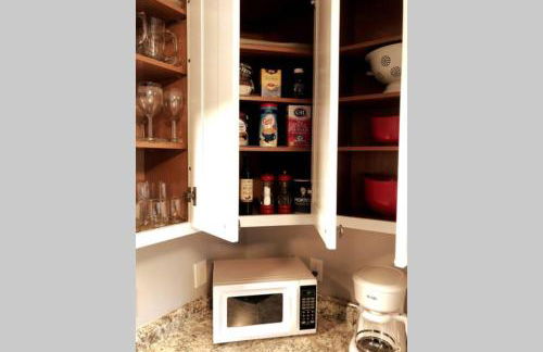 Luxury stay near Oakridge Mall for vacation/work - Foto 16