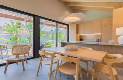 Stunning Beach House with Pool by LovelyStay - Photo 21