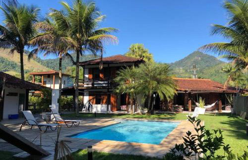 Casa especial com piscina e jardim - Foto 1