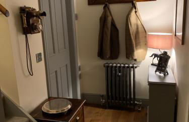 Luxury Boutique Country Cottage With Hot Tub - Photo 36