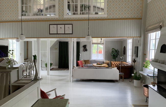 Rustic Luxury Lakeside House - Transformed Chapel - Foto 10