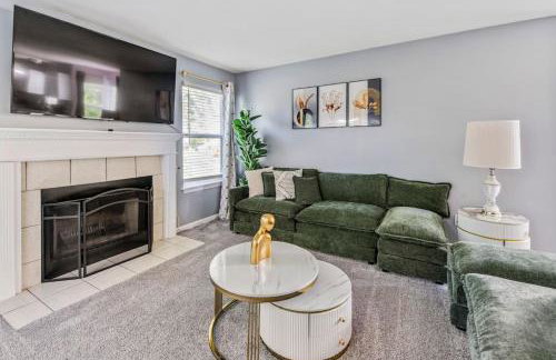 Modern Comfort Loves Park - Stylish 3BR Getaway - Foto 50