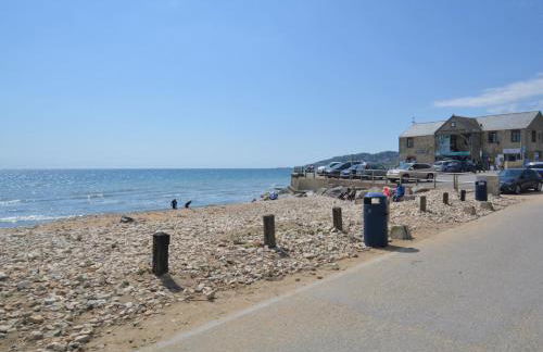 1 Bed in Charmouth 41890 - Photo 16