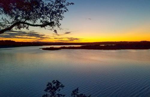 Refined Panoramic Paradise on Lake Travis with Boat Launch and Tesla Charger - Foto 29