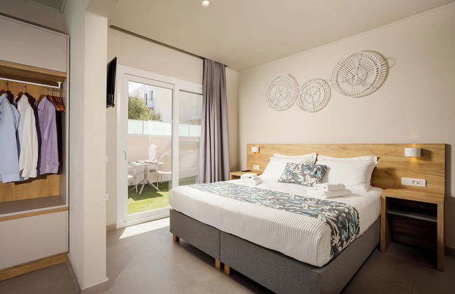 Sarpidon Suites - Photo 36