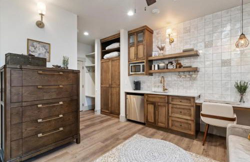 The Owl Room - Contemporary Loft in the Heart of Midway Near Park City Ski Resorts - Photo 5