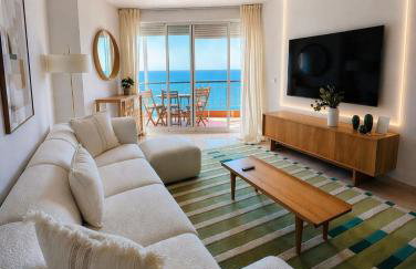 Modern beachfront apartment 2 Bdrm , incredible views - Foto 1