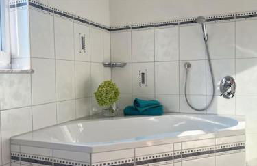 Schicke helle Galeriewohnung - Foto 8