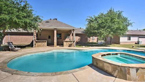 Heated Pool, Pool Table, Hot Tub, Home Theatre, Guest House, Basketball Court, Sleeps-20 - Foto 1