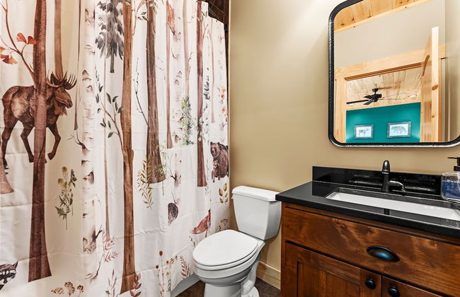 Black Bear Lodge by Avantstay Lakefront Dock Pool Theater Sleeps 20 - Foto 44