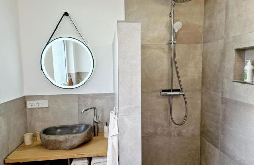 Sonnenhang im Boho-Stil mit Balkon, 500m zum See, 2 Schlafzimmer - Photo 3