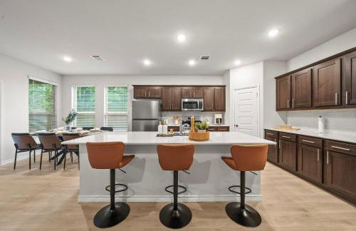 Luxurious 4 Bed Duplex Getaway! - Photo 11