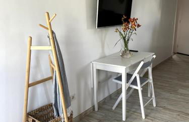 Spacious Studio in Sunny Villa Minutes to Beach - Foto 4