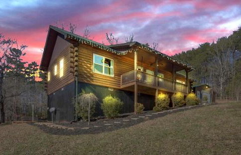 Luxe Lodge Escape - Hot Tub-Outdoor Movies-Game Room-Fire Pit - Foto 4
