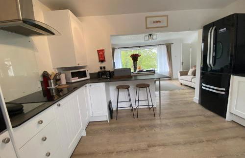 Two Sails Brixham - Spacious modern family seaside home - parking - wood-burner - dog friendly - Photo 6