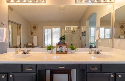 Desert Oasis 4BD 3BA, Lux Resort Pool in Mesa, AZ - Foto 47