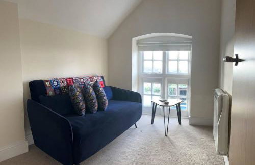 Unique Old Auction House - Photo 21