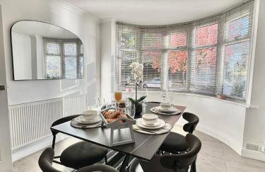 Luxurious family home in West Midlands - Photo 4