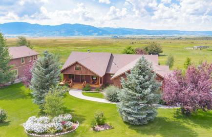 Upscale Hot Tub Wildlife Views - Photo 49