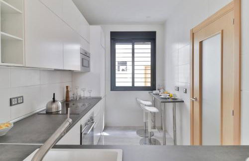 C88 - Deluxe Apartment Downtown with Pool and Parking - Photo 18