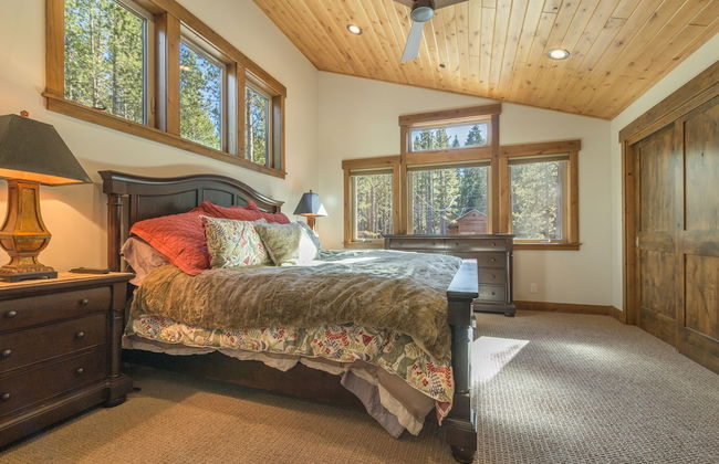 Sawtooth by Avantstay Spacious Pine Tree Cabin w/ Hot Tub - Foto 4