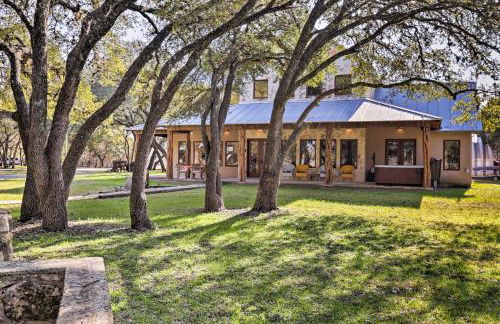Riverfront Blanco Home with Shaded Porch and Hot Tub - Foto 21