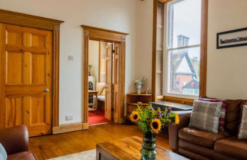 Beautiful Grade II listed apartment. - Photo 3