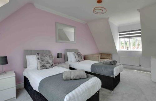 Elizabeth II Five Bedroom Spacious Home - Foto 6