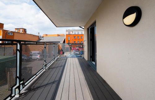 FREE fast Wi-Fi, Netflix & Large Lounge & Balcony! - Foto 24