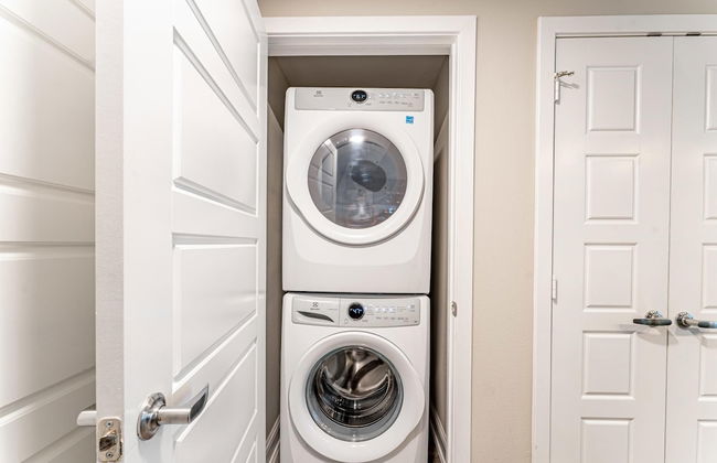 Serene 1BR King Suite Close to Downtown w Fast Wifi - Foto 4