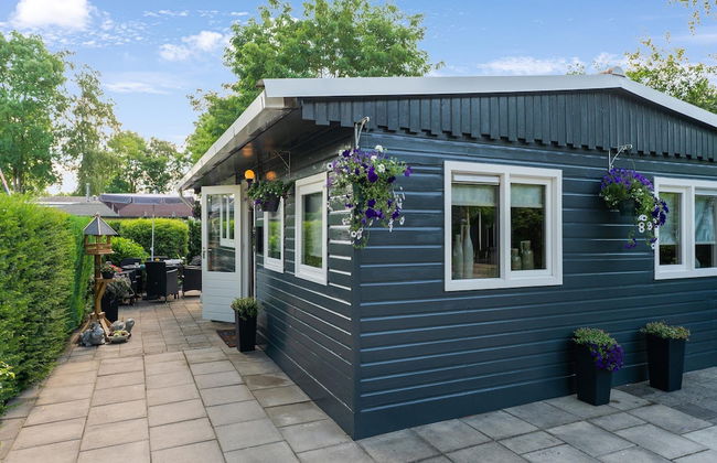 Lovely Wooden Chalet With Garden in Reutum - Photo 1