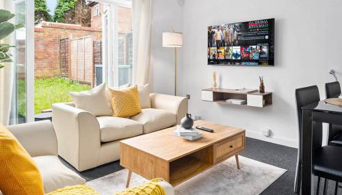 Modern Two Bed House - Garden - Parking - Smart TV - 2GMS - Foto 1