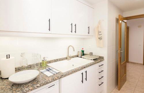 Beach Paradise Flat in Denia Centre w/ Large Pool - Foto 7