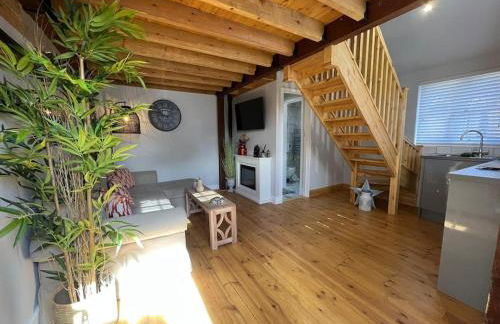 The Shack - Thatched Self Contained Annex - Photo 18