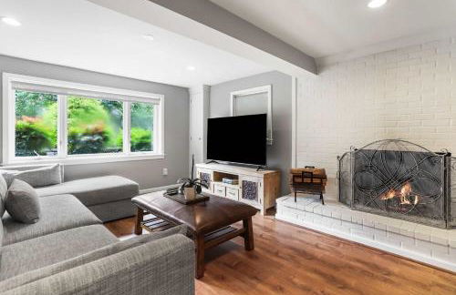 Sojourn Beautiful Home with Beach Access & Backyard - Foto 27