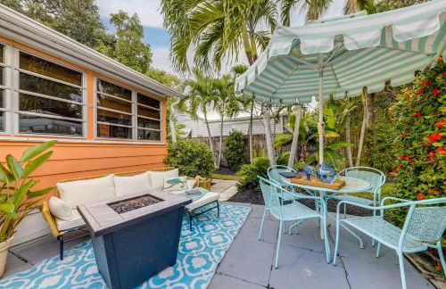 Yard and Hot Tub Historic Lake Worth Cottage! - Photo 1