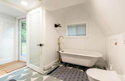 Modern A-Frame Cabin with Loft, Firepit and Grill - Foto 22