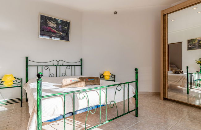 2 bedroom House in Coti-Chiavari with swimming pool and garden - Photo 10