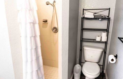 Modern 3BR Home, Saltwater Pool, Fenced Yard - Foto 23